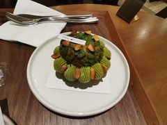 开心果树莓泡芙-Ten Olives甜点