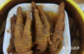 Sauce-Scented Steamed Chicken Feet