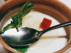 自制酸奶配蜂巢蜜-四季民福烤鸭店(外滩外白渡桥店)