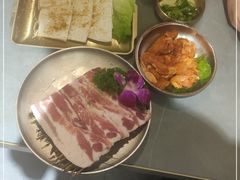 -围炉肉舍•炭烤活鳗•丹东海鲜烤肉(步行街店)