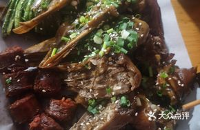 Boiled Duck Head and Pig's Feet