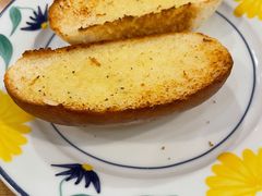蒜香烤面包-萨莉亚意式餐厅(南京环亚凯瑟琳广场店)