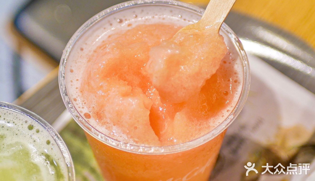 麦咖啡夏日新品来袭‼️高颜值雪冰第二杯半价