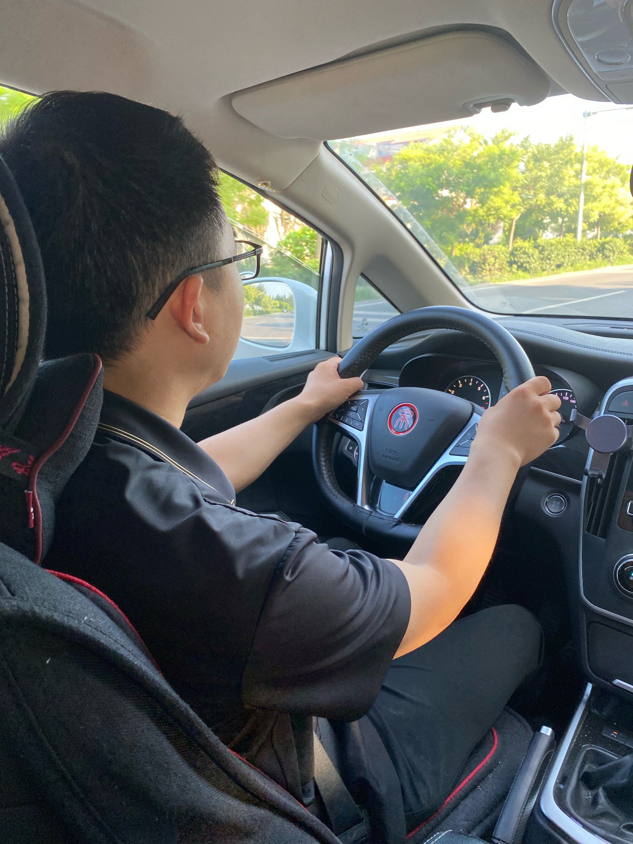 司机大叔的愉悦驾驶