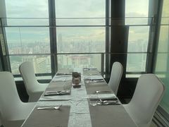 -亚洲国际大酒店·云顶阁旋转自助餐厅