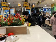 大堂-麦当劳(轻轨曹杨路店)