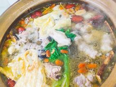 炭炉果鸡煲-威邵鸡煲(西华路总店)