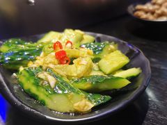 蒜泥拍黄瓜-黑门烤肉