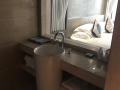 -皇马海口湾海景酒店(万绿园秀英港店)