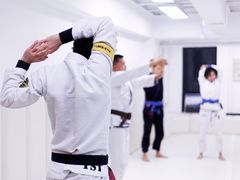 -菠萝格斗巴西柔术训练馆