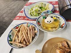 -刘姐啤酒鱼民族演艺餐厅(西街总店)