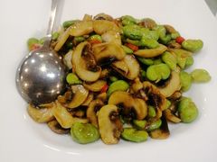 蚕豆炒口蘑-满园春酒楼(庐江路店)