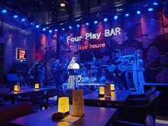 -FOUR PLAY BAR