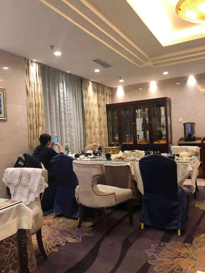 汗腾格里·风味餐厅(新疆大厦店)