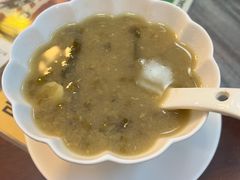 加冰粒的温热绿豆沙-甜津美