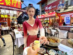 -刘姐啤酒鱼民族演艺餐厅(西街总店)