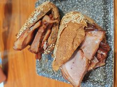 -老天桥酱肉烧饼夹肘子(天桥店)
