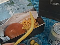 -TRIPS BURGER(大钟寺店)