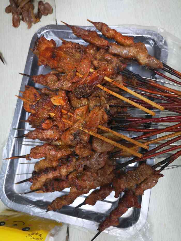 王老五烧烤-"这家店在南邮广场.生意很不错.适合晚上吃.