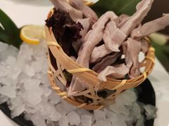 -洪氏嗨捞·广东猪肚鸡·椰子鸡火锅(西咸万象城店)
