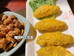 咸蛋黄碰撞鸡翅-手抄板凳江南菜(湖滨商业街店)