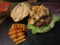 -HIGH FIVE哈福手工汉堡(桂林路店)