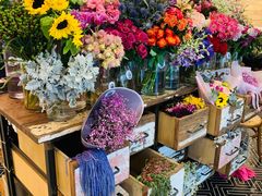 -FLOVIE FLORIST CAFE