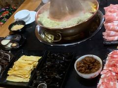 -果松木炭酸菜铜火锅·外婆参鸡汤