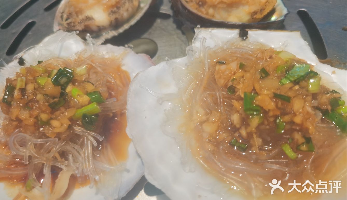 一套下来超舒服。吃一轮蒸一轮，三轮海鲜下肚就饱饱的啦