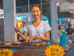 -席娜卡琳火车铁道夜市