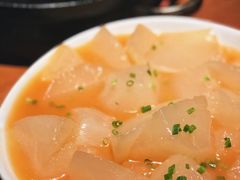 骨汁煲淋萝卜-渝半城经典川粤菜(重庆天地店)