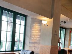 靠窗位-星巴克(武康路店)