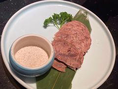 古法盐蘸牛肉-老头儿油爆虾·知味杭州(爱琴海购物中心)