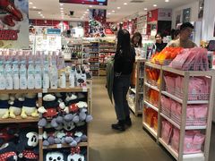 -名创优品(北京新中关购物中心地铁层店)
