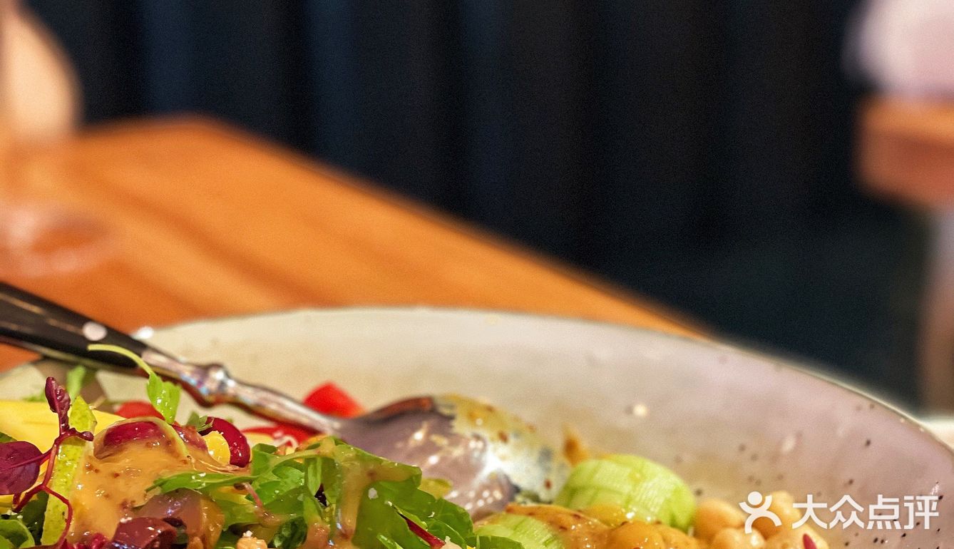 我又来了 这是三里屯吗 明明是巴黎的街边！！