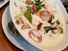 -Chom Cafe and Restaurant