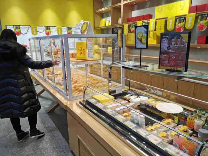 foodlove蛋糕(汇邻湾店)-"万圣节的蛋糕上次去没有栗子的,买了两个小.