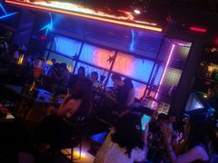 -UP嘻哈酒吧(粉巢店)