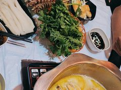 -鲜入围煮花胶鸡海鲜火锅