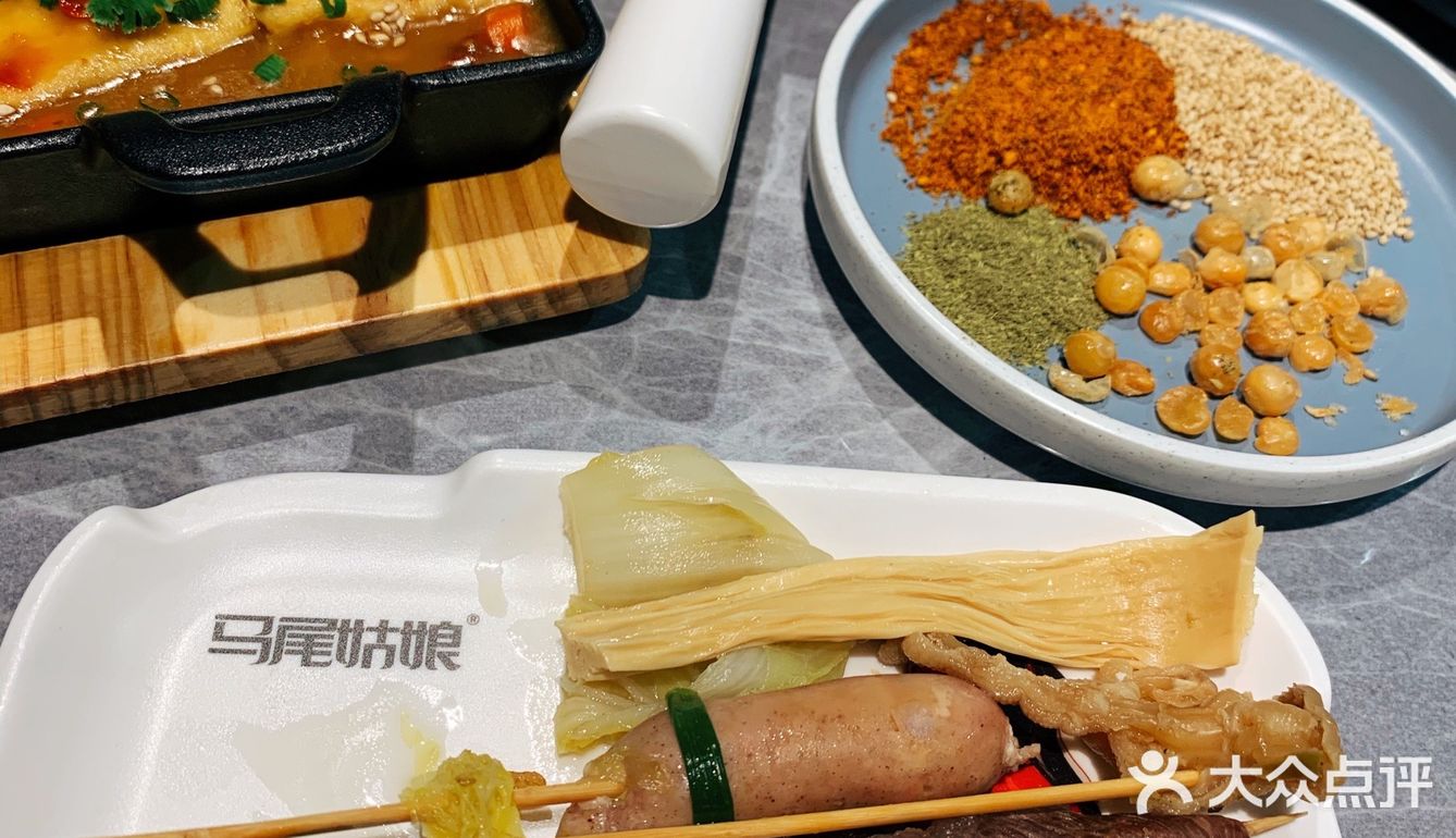 马尾姑娘小黄锅