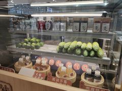 面包甜点陈列柜-炖物24章·顺时轻养茶(杭州大厦店)