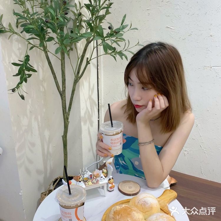 发现一家不含添加的宝藏面包店！冰淇淋面包超好吃[调皮]