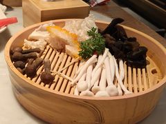 -尚尚仙·酸汤猪手·猪肚鸡火锅(华联万柳购物中心店)