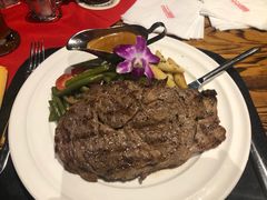 安格斯肉眼牛排配扒豆角和手指面-申德勒加油站餐厅(三里屯北小街店)