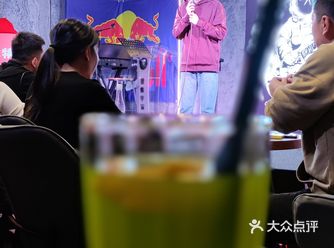 第一次过来看脱口秀，还挺有意思的