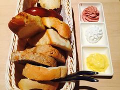 面包篮-LENBACH兰巴赫西餐啤酒坊(大连星海广场店)