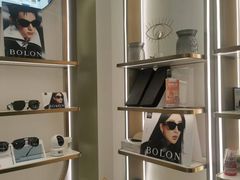 -目上眼镜·蔡司依视路授权(青浦宝龙店)