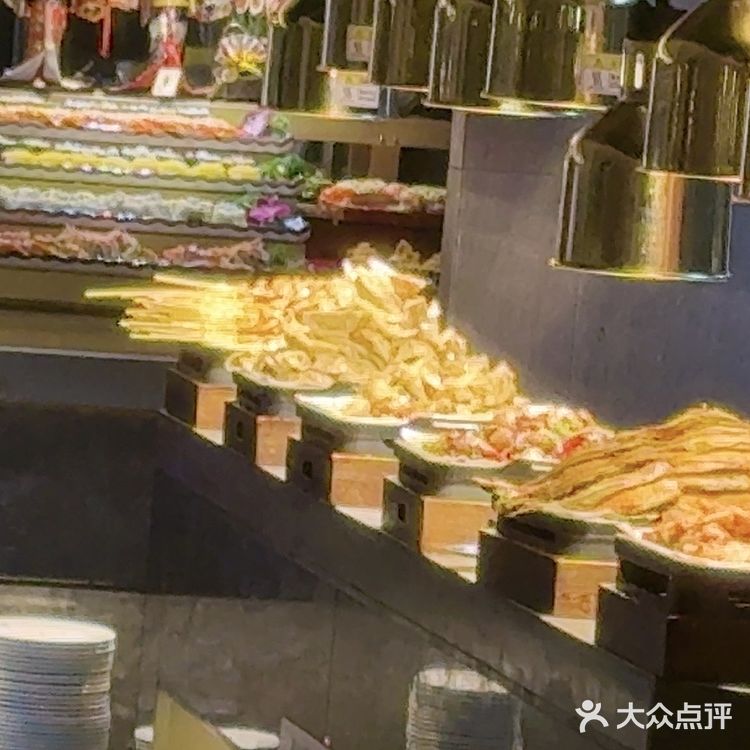 芝小官火锅烤肉自助餐厅 环境不错，都分开