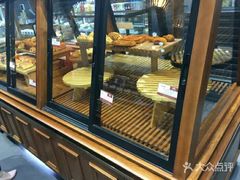 面包甜点陈列柜-东南饼庄(铁路二村店)