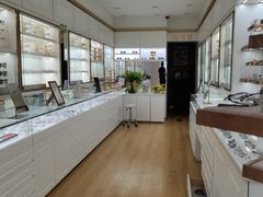 -翰佐蔡司小乐圆·依视路星趣控·暴龙眼镜折扣店